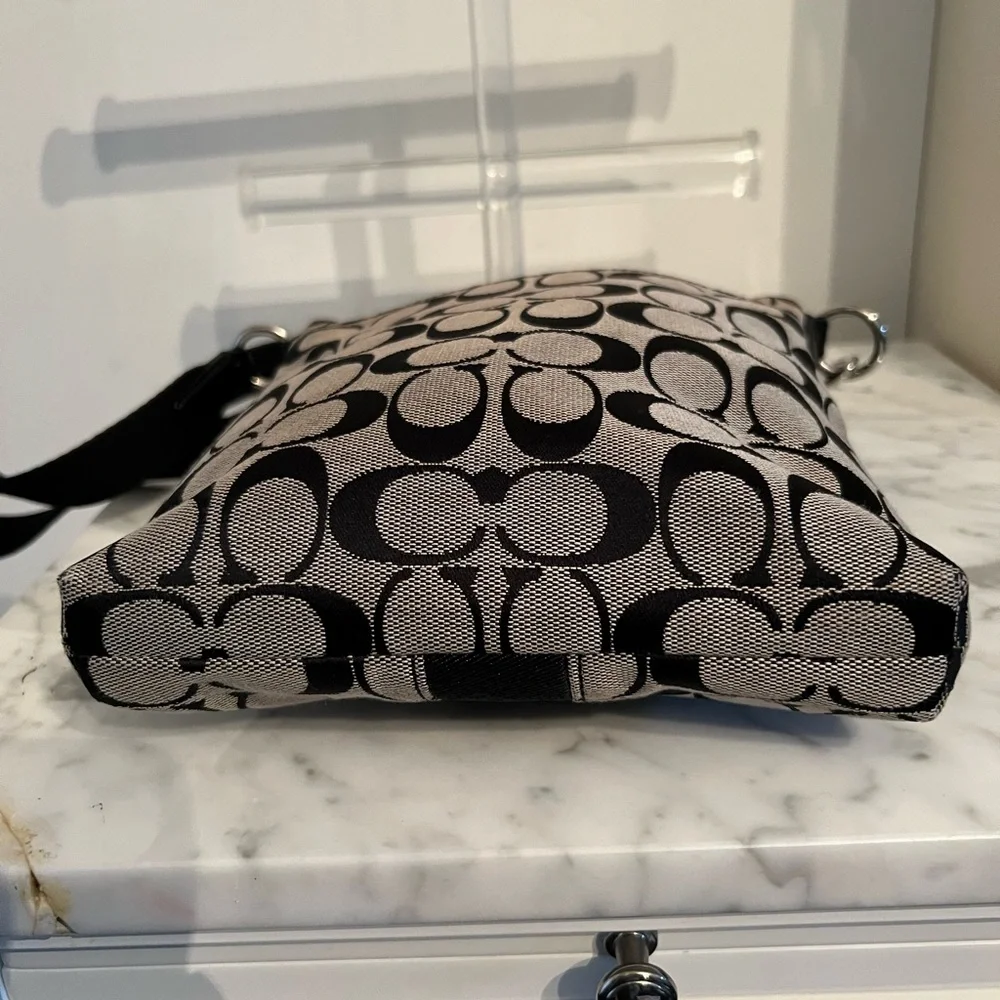 Coach Handbag - Picture 5 of 6